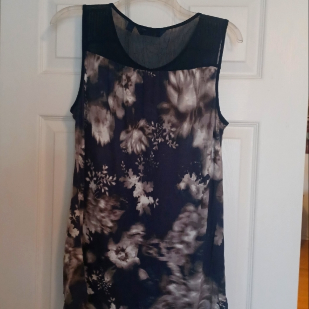 SimplyVera Vera Wang blouse.  Size Med. Color Blue. Multicolor blue